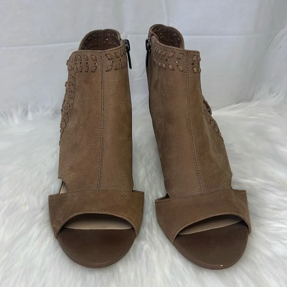 Vince‎ Camuto Emmia Smoky Taupe Block Heel Side Zip Sandals Sz 11M